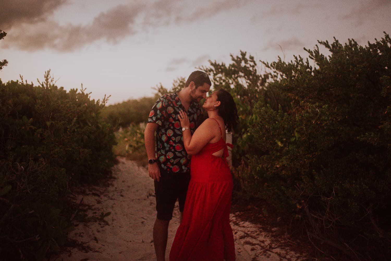 Fotografía de save the date en Cancun por Jesús Amaya fotógrafo de bodas destino en México